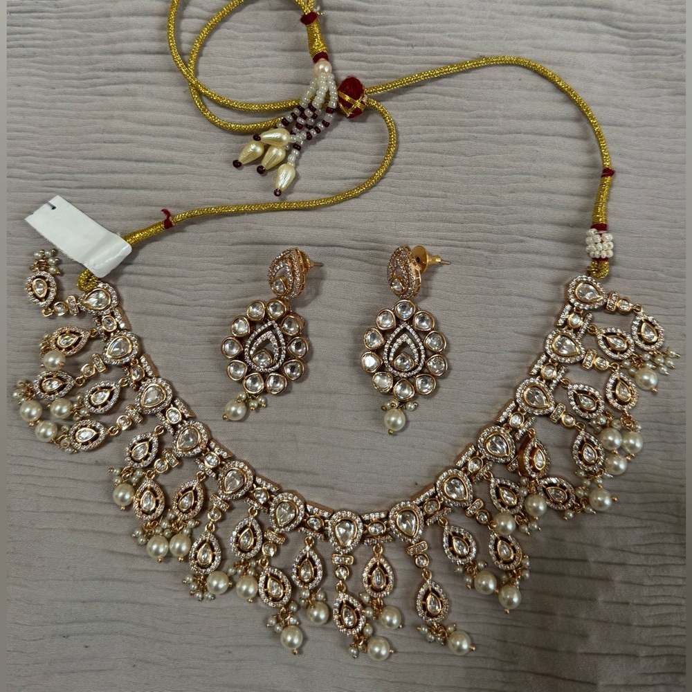 Beautiful Indian Jewelry Set - Brand New with Tags - Picture 2 of 4